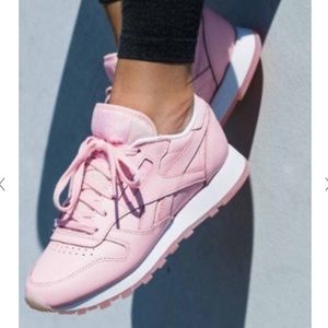 Reebok Classic Baby Pink